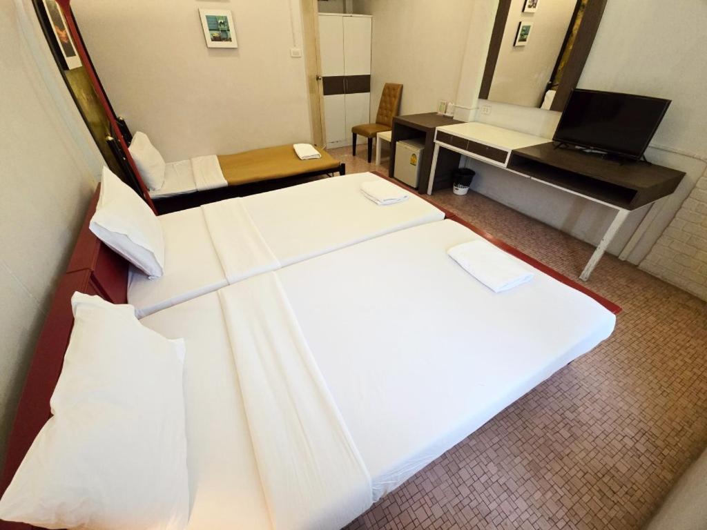 Rajata Hotel Банкок Екстериор снимка