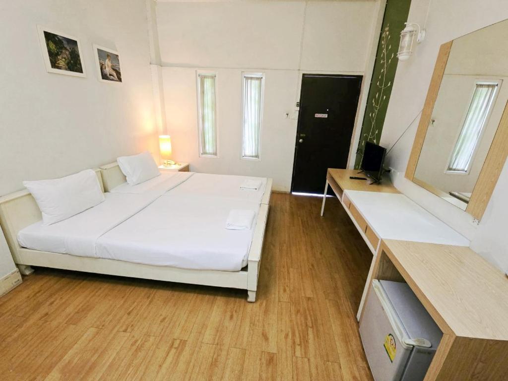 Rajata Hotel Банкок Екстериор снимка