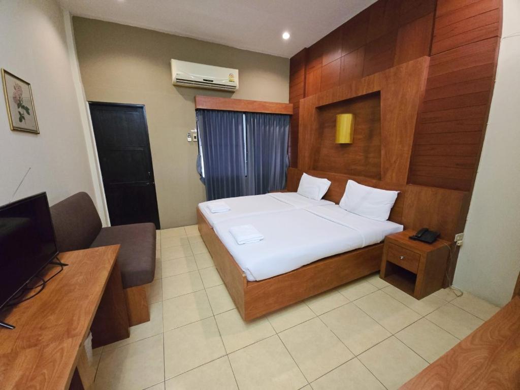 Rajata Hotel Банкок Екстериор снимка