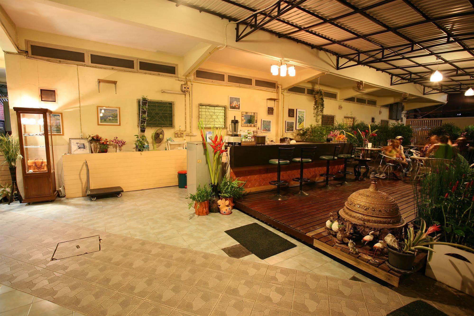 Rajata Hotel Банкок Екстериор снимка