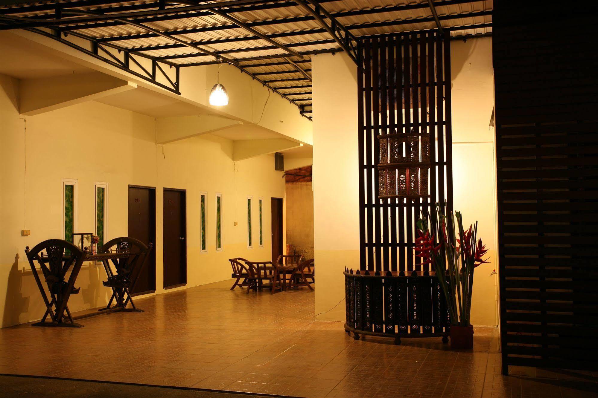 Rajata Hotel Банкок Екстериор снимка